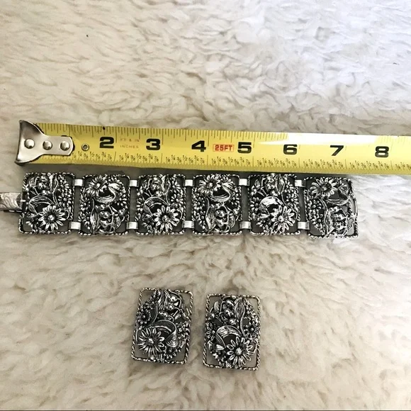 Sarah Coventry Bracelet & Earrings Silver tone set - Picture 12 of 12